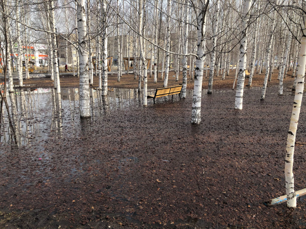 Тагильский парк стал лучшим благоустройством в России. Но его затопило и плитка провалилась (фото)