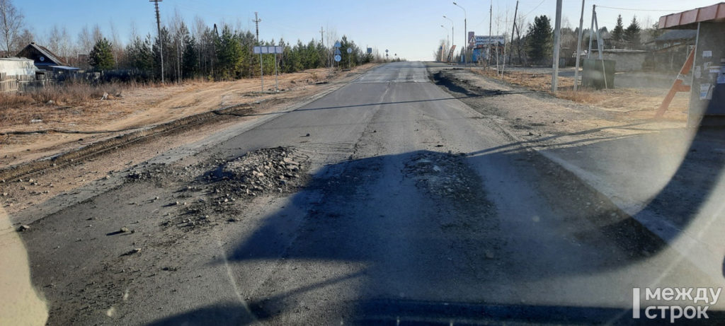 «Тут же строим и калечим!» Жители Черноисточинска возмущены состоянием дорожного полотна после недавнего ремонта