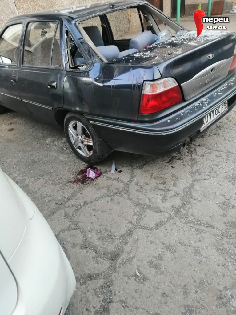В Нижнем Тагиле мужчина, выпав с 9 этажа, приземлился на автомобиль