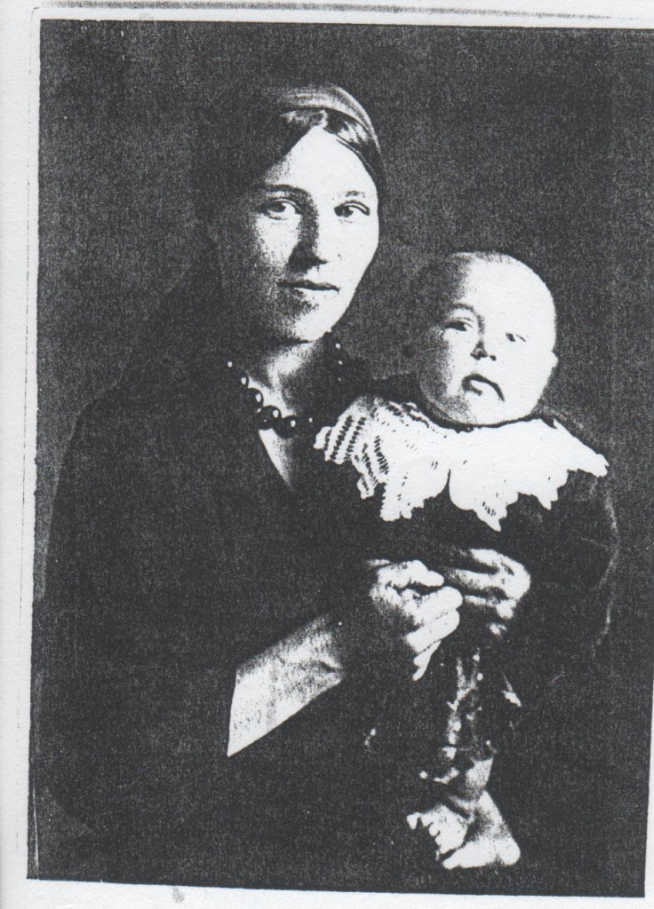 1-Семья Фахротдинова Нагритдина -Жена Марзия и дочь Фаина