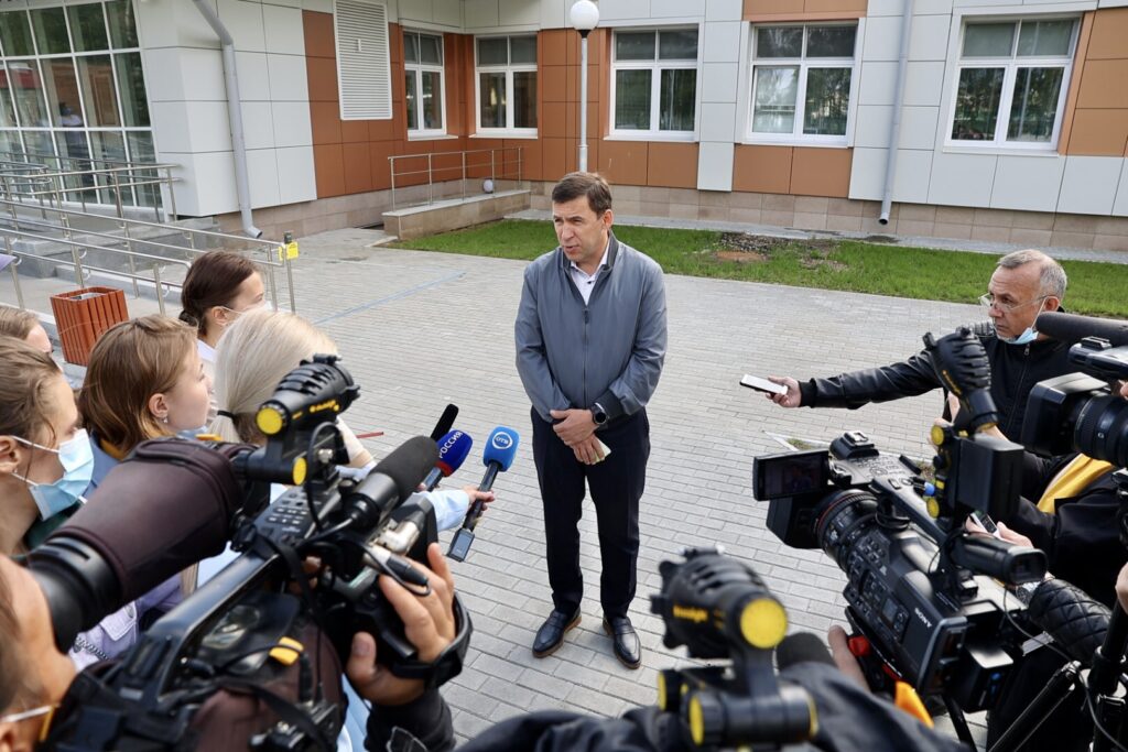 Евгений Куйвашев пообещал новые детские поликлиники и 760 педиатров