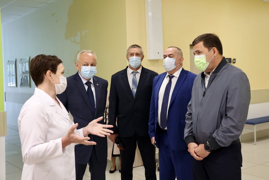 Евгений Куйвашев пообещал новые детские поликлиники и 760 педиатров