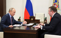 Во время беседы с Алексеем Рахмановым президент не вспоминал об ошибках, на которые указывал год назад Фото: Kremlin