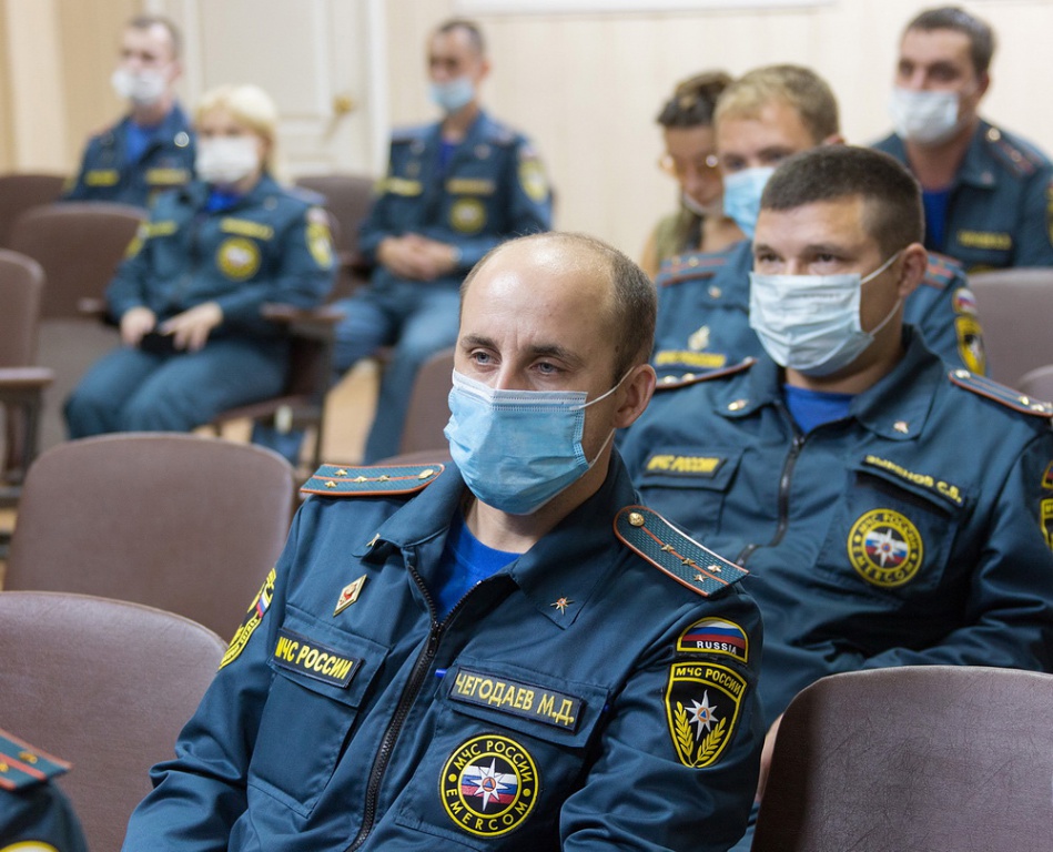Глава города Владислав Пинаев встретился с сотрудниками девятого пожарно-спасательного отряда федеральной противопожарной службы