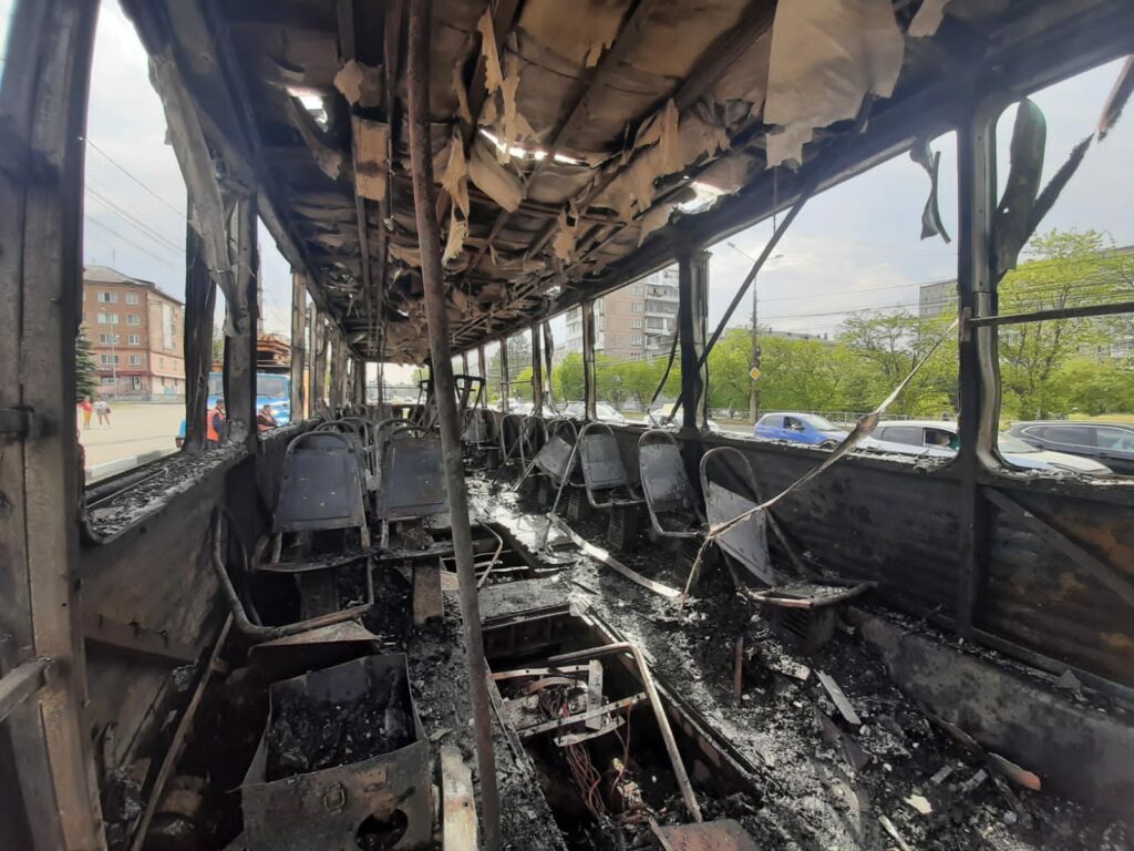 Посмотрите, что стало с трамваем, который сгорел за минуты (фото)