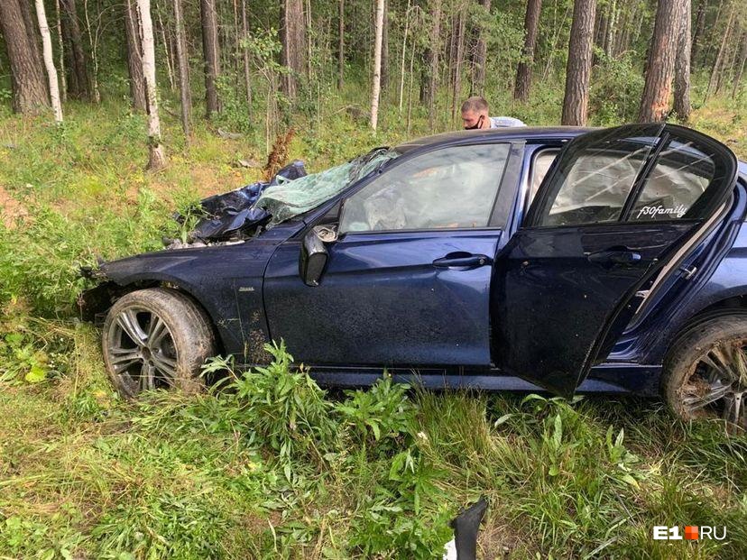 Смертельное ДТП под Сысертью: водитель BMW влетел в дерево
