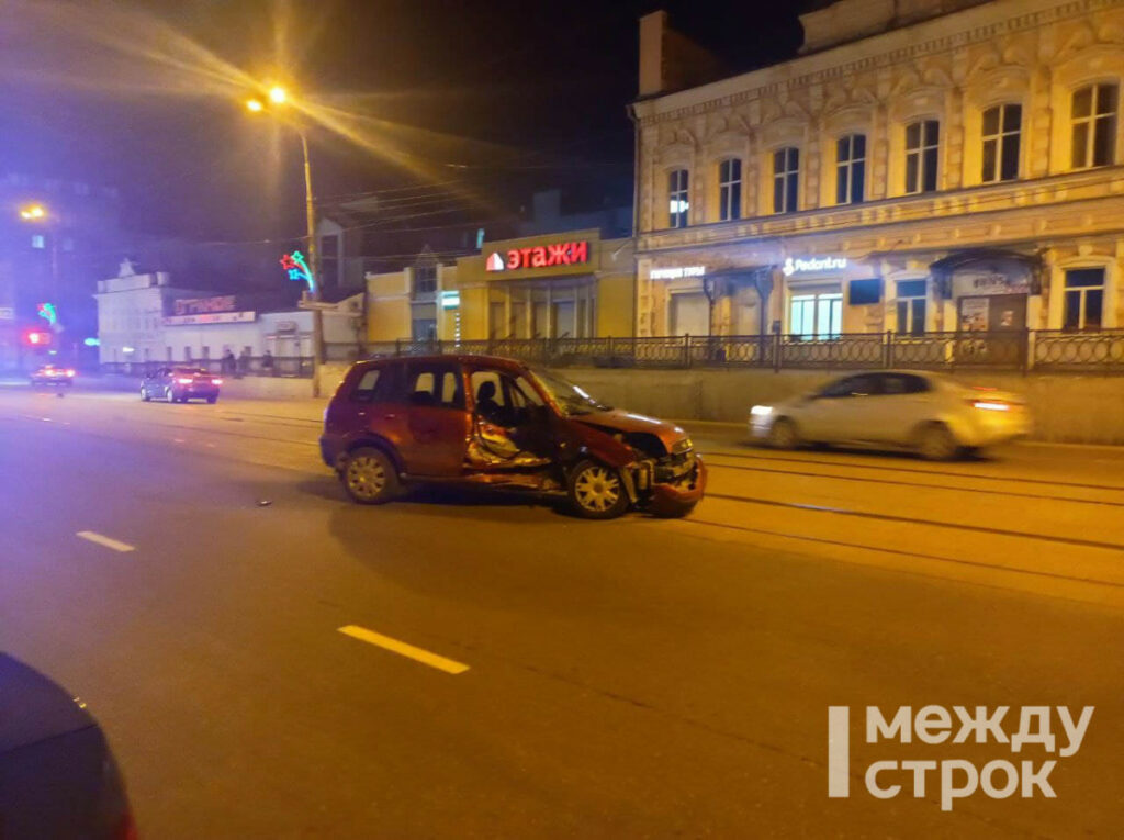 В Нижнем Тагиле у ТЦ «Александровский пассаж» насмерть разбился мотоциклист