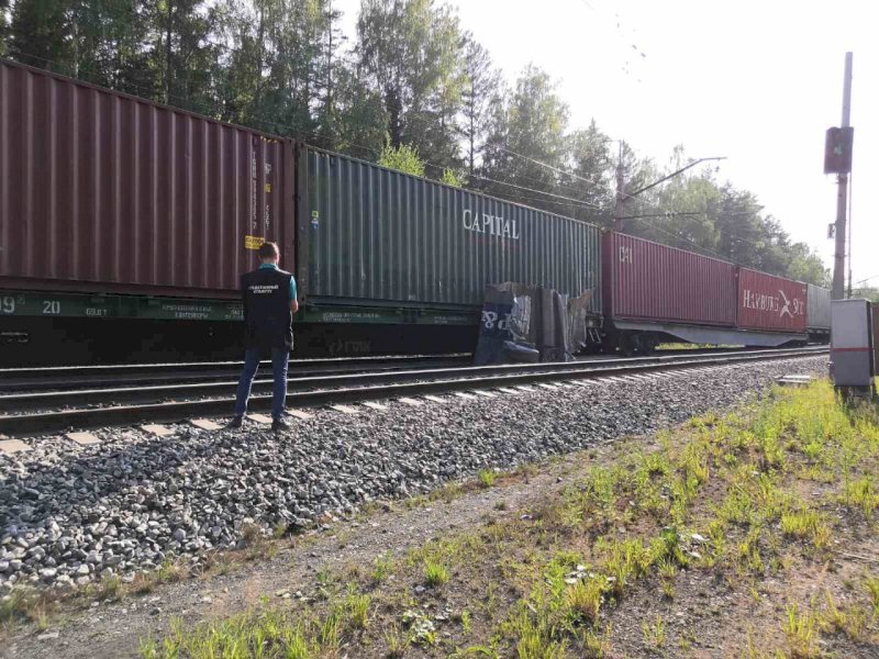 В Свердловской области из-за схода с рельсов восьми грузовых вагонов возбуждено уголовное дело