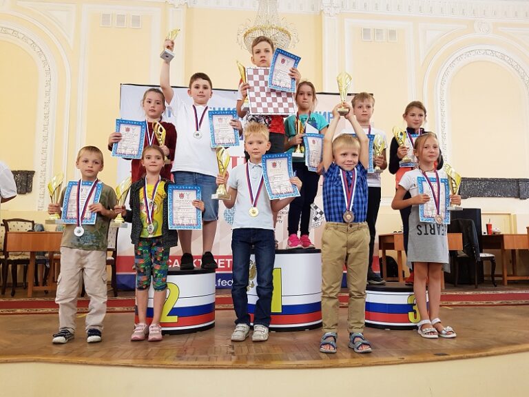 10-летняя воспитанница тагильской спортшколы победила на всероссийском турнире по шашкам