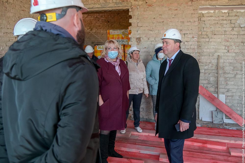 Глава города Владислав Пинаев ознакомился с ходом строительных работ в школе № 23