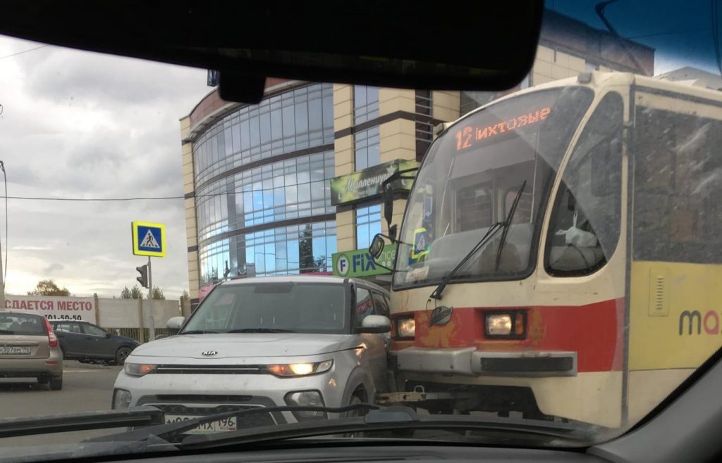 В Нижнем Тагиле «KIA» столкнулась с трамваем