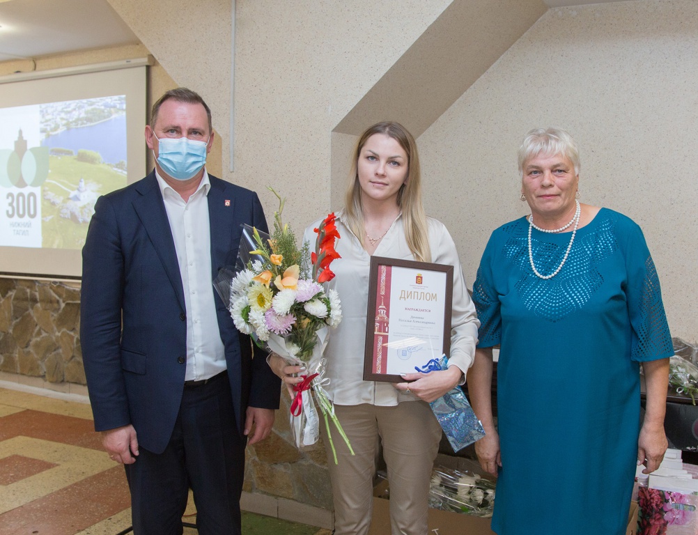 Глава города Владислав Пинаев вручил дипломы лучшим садоводам года