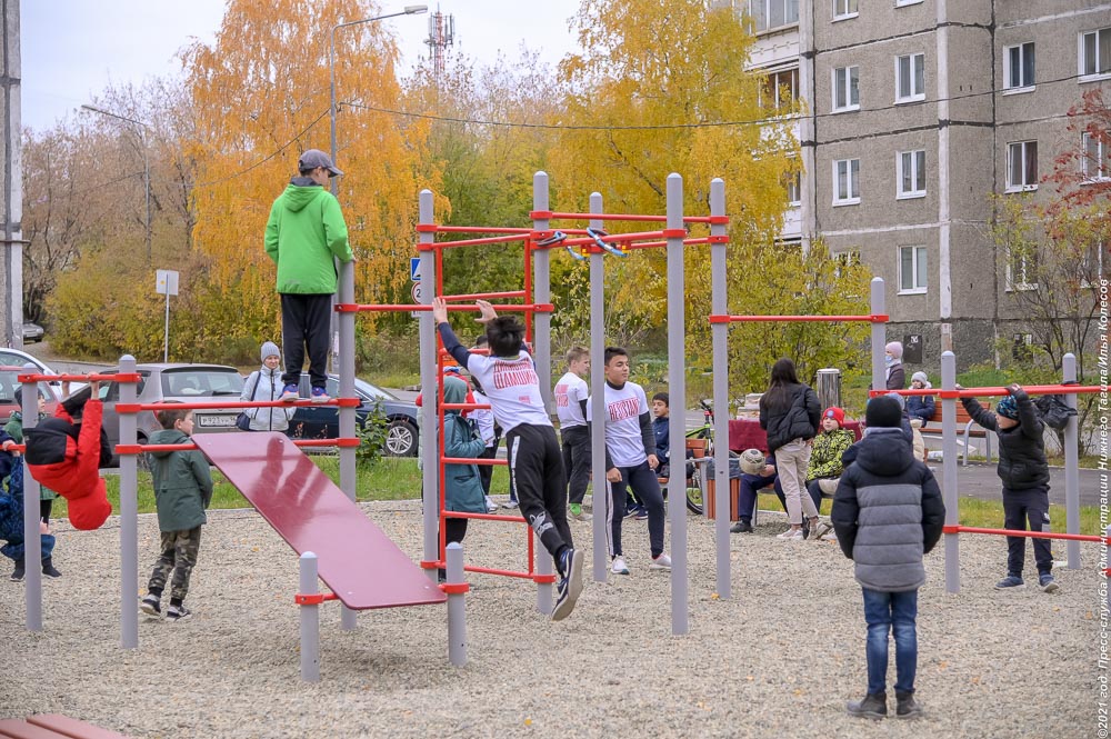 Ребенок нижний тагил. Новый двор Нижний Тагил. Ермака 40 Нижний Тагил. Новый двор в Нижнем Тагиле по улице Ермака. Фото двора Нижний Тагил.