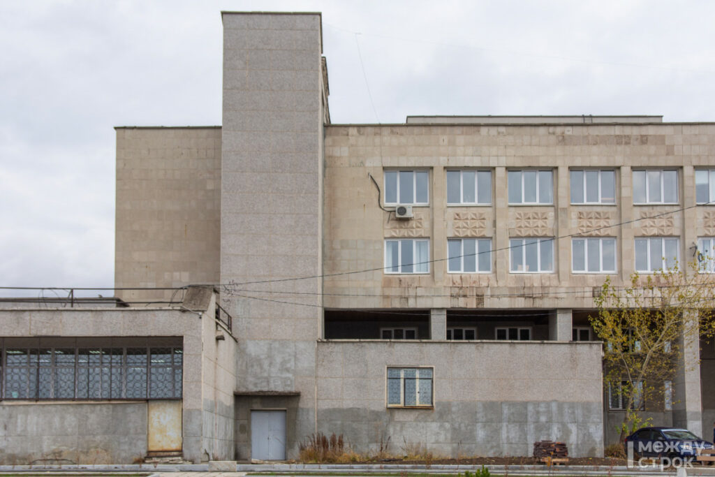 ​​​​​​​Больница, мавзолей или дворец? Мэрия Нижнего Тагила всё-таки отказалась от использования оранжевого цвета при реконструкции ГДДЮТ 