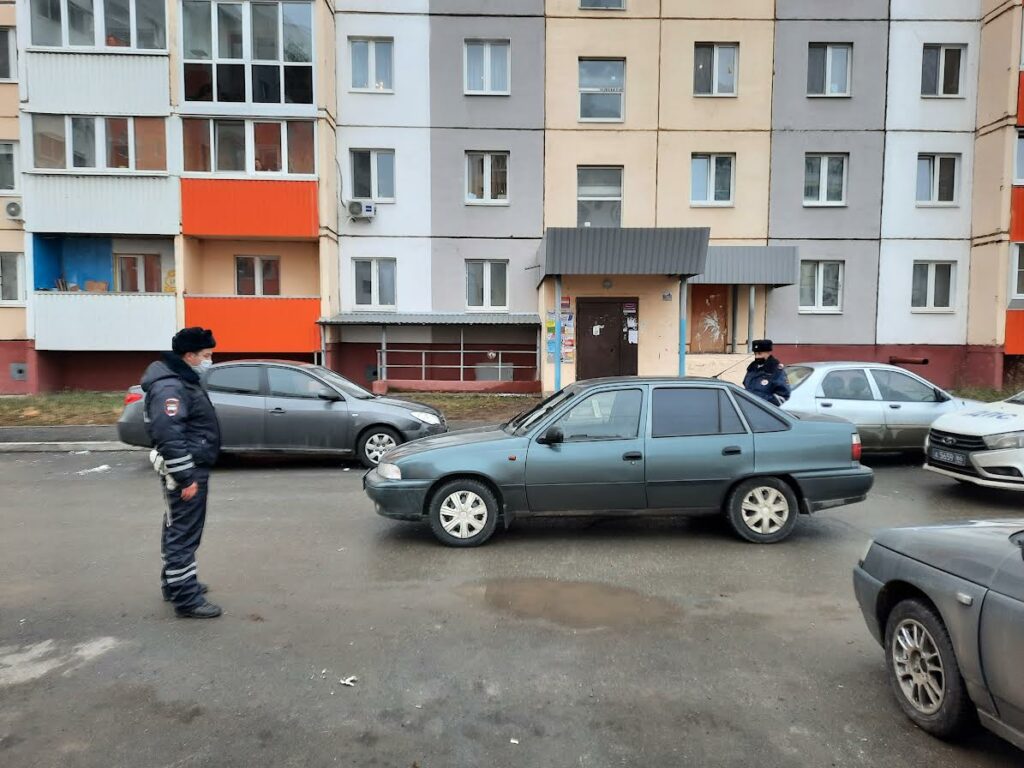 Во дворе дома в Нижнем Тагиле сбили ребенка (фото)