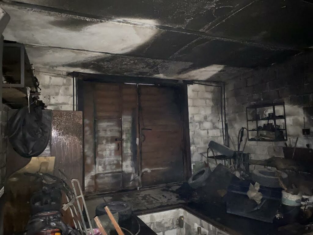 Тагильчанин спалил свой гараж и чужую машину, ремонтируя её (фото)