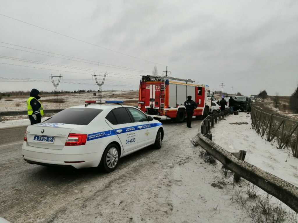 Под Нижний Тагилом в лобовом ДТП погибло два человека