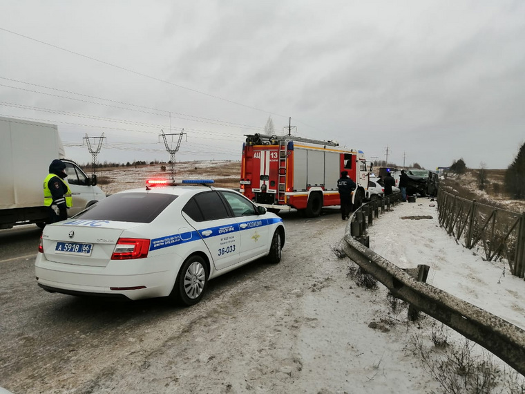 На место происшествия выехали госавтоинспекторы из Екатеринбурга Фото: УГИБДД по Свердловской области