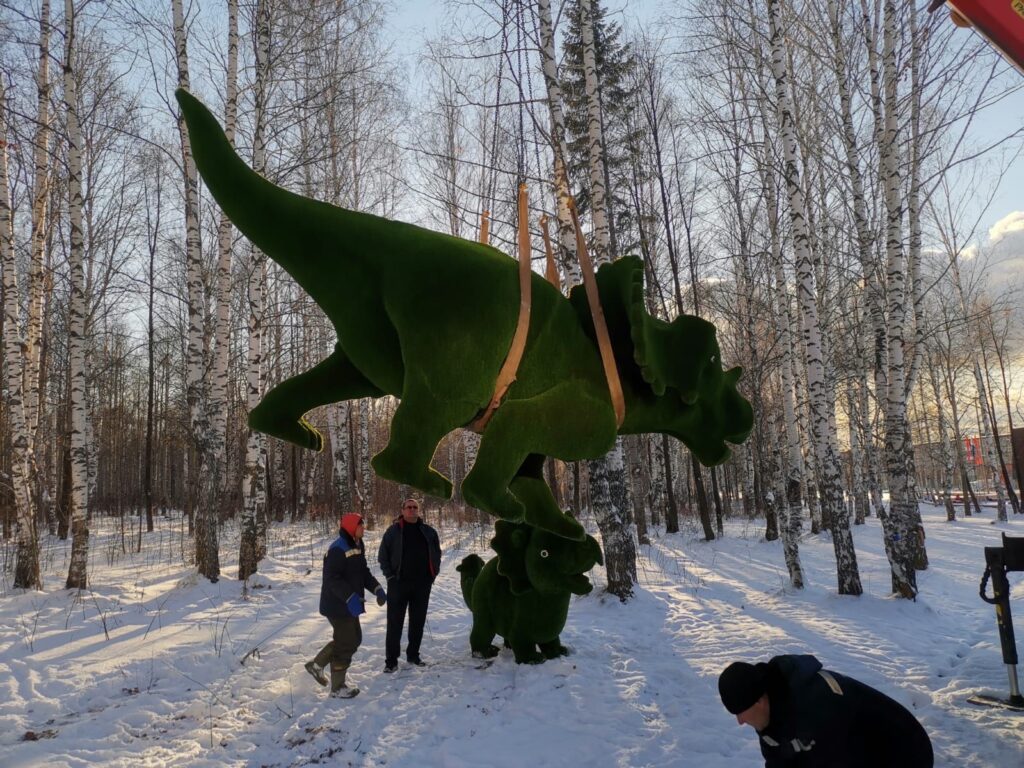 В Нижний Тагил привезли зеленых динозавров за 900 тысяч