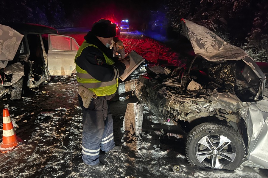 На Серовском тракте водитель «Москвича» погиб в лобовом ДТП (фото)