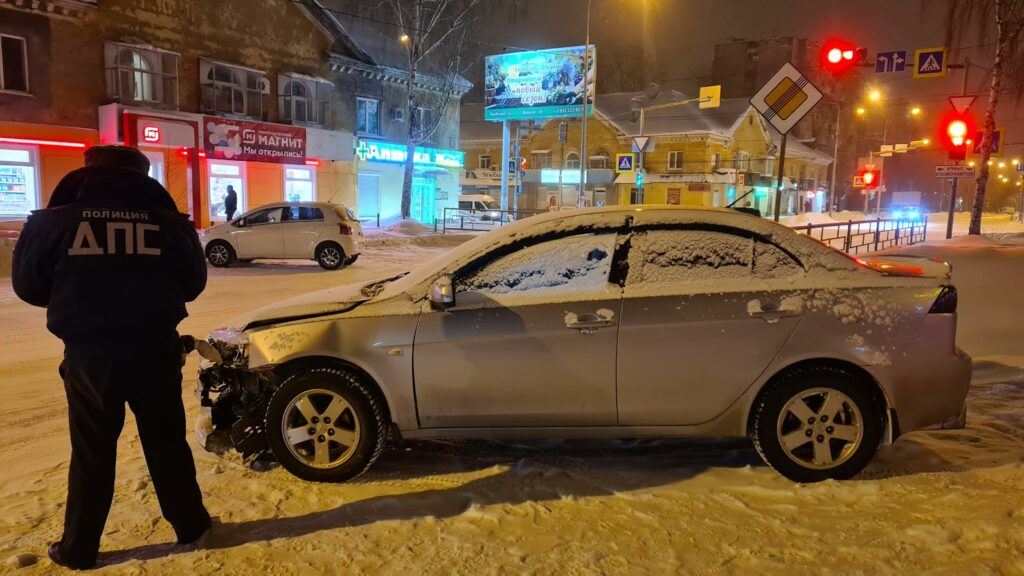 В Нижнем Тагиле сбили женщину, которая шла по тротуару (фото)