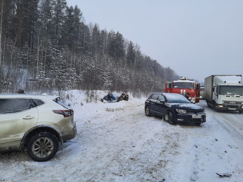 Авария с 21 автомобилем попала на видео