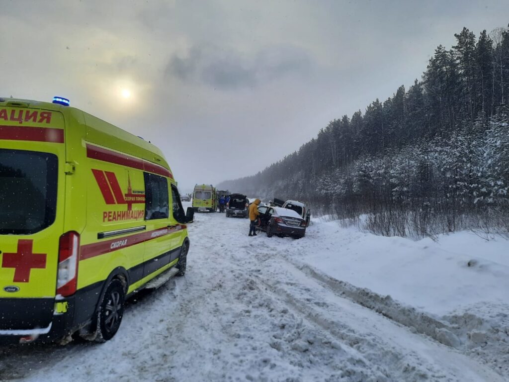 Авария с 21 автомобилем попала на видео