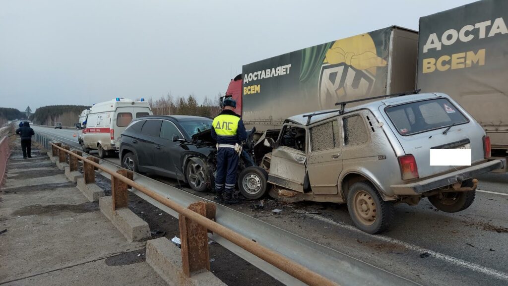 На Серовском тракте оборвалась сцепка, и Нива влетала во «встречку»