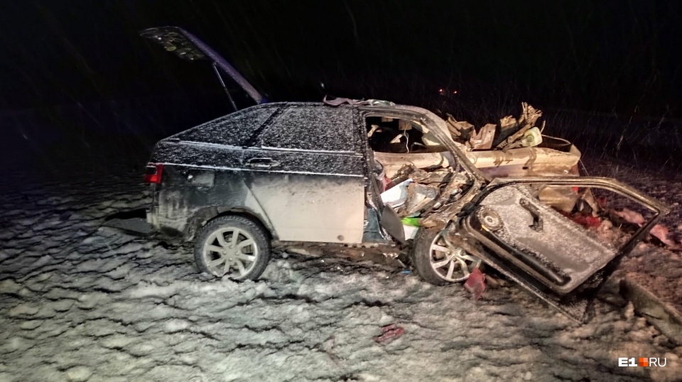 Под Екатеринбургом в жуткой аварии погиб водитель «двенашки» 
