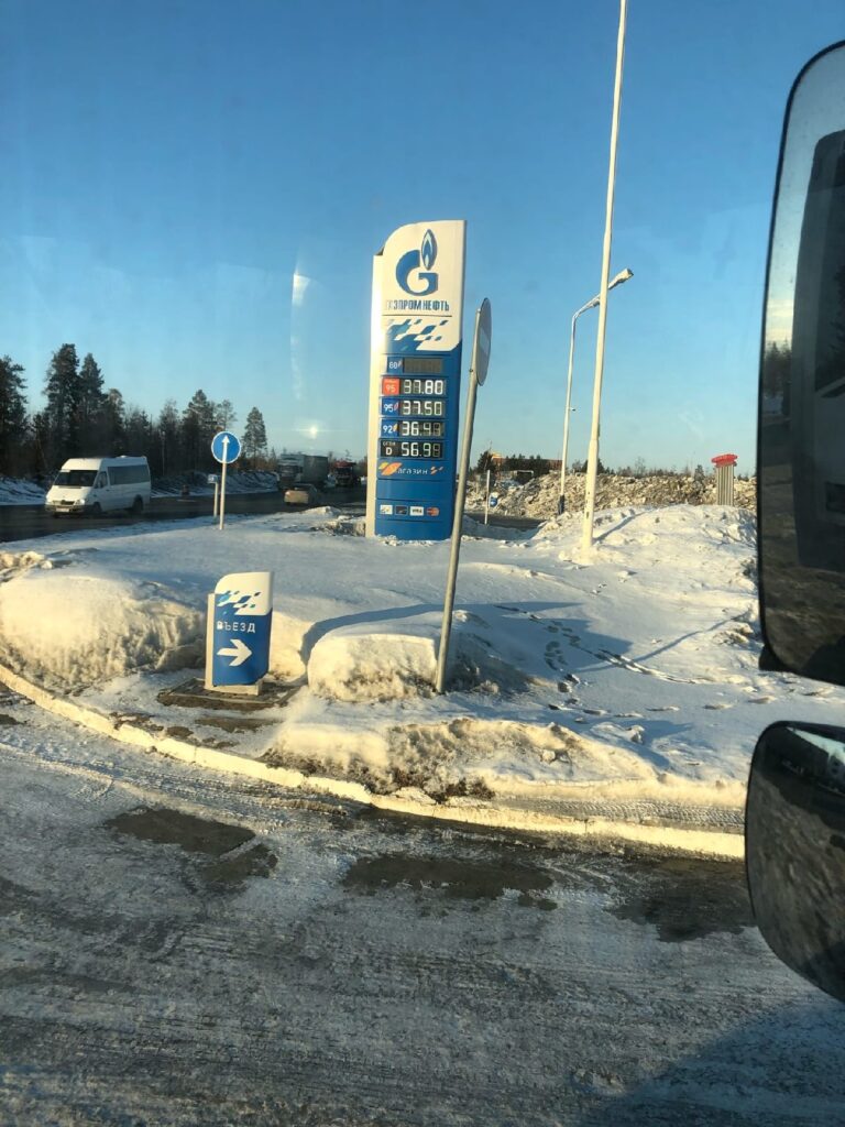 На Ямале бензин подешевел до 35 рублей
