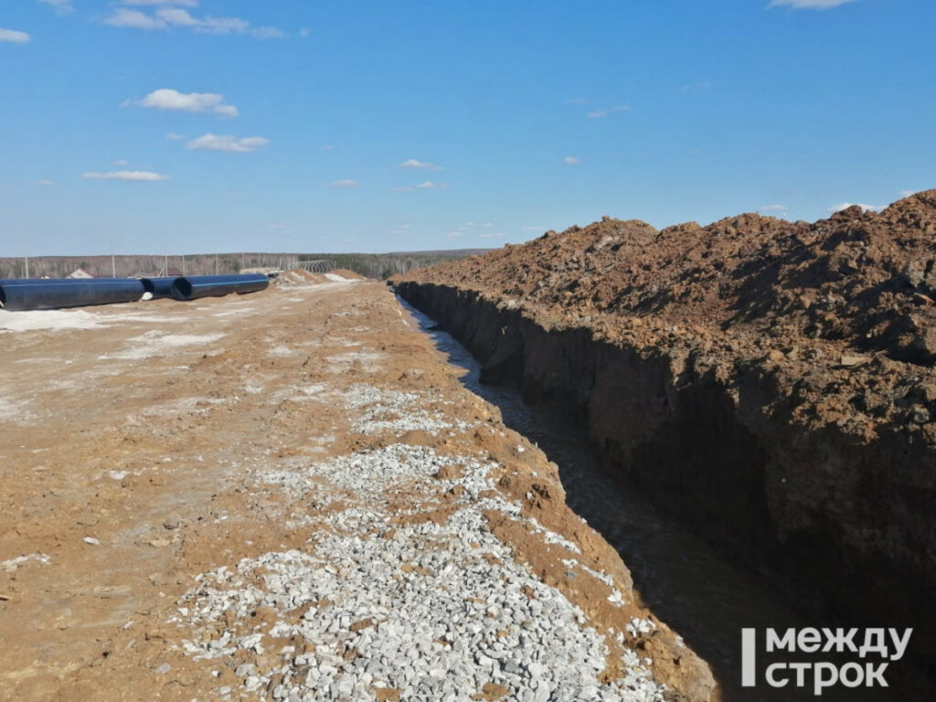 Половина Нижнего Тагила осталась без холодной воды из-за повреждения водопровода строителями моста через пруд (ВИДЕО)