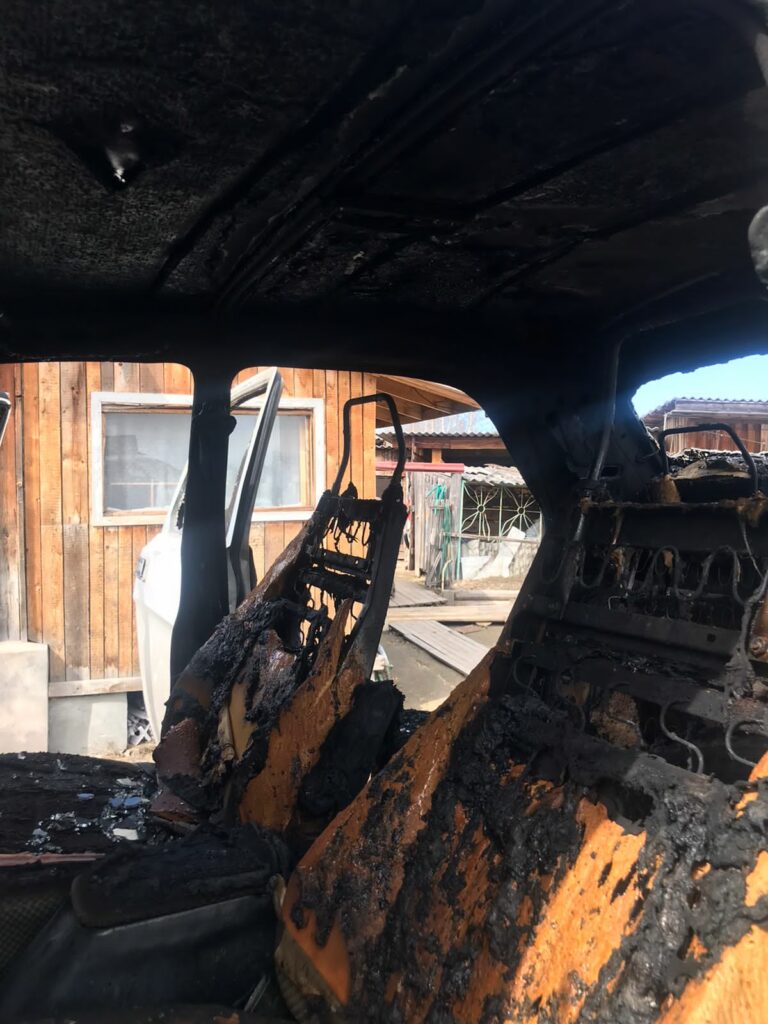 Тагильчанин во время ремонта спалил свою «Волгу» (фото)