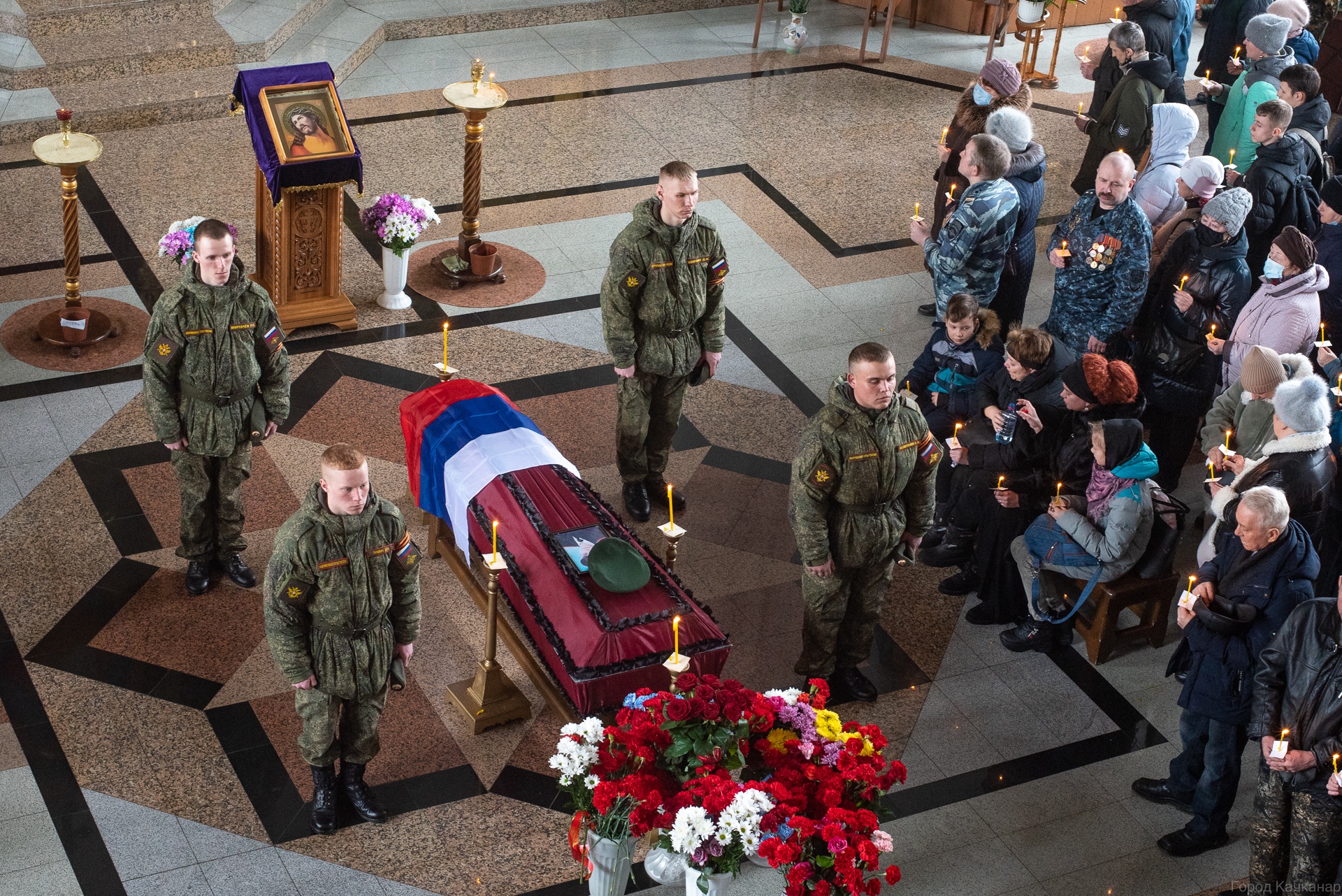 Похоронен в украине. Простились с военнослужащим погибшим. Украина похороны солдат. Простились с погибшим на Украине. Похороны военнослужащего погибшего на Украине.