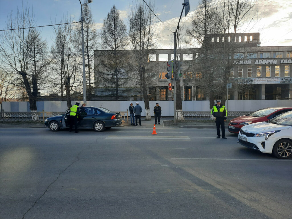 В Нижнем Тагиле на перекрёстке у ГДДЮТ сбили ребёнка