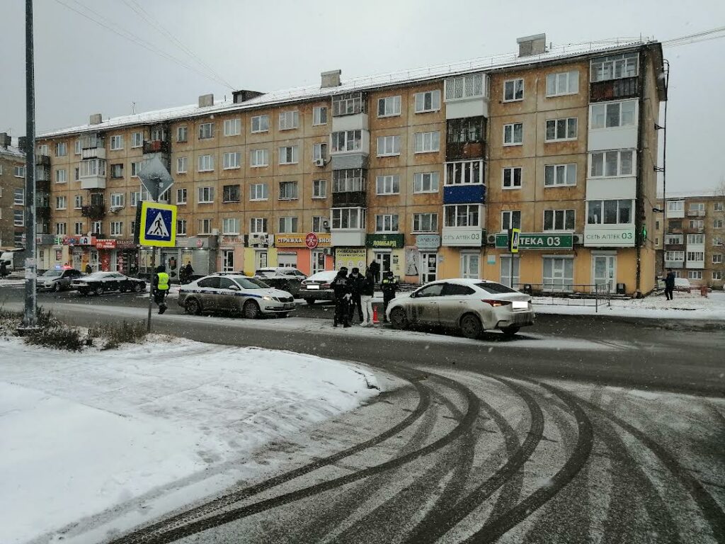 В Нижнем Тагиле следователи разыскивают свидетелей ДТП, в котором автоледи сбила старушку на «зебре»