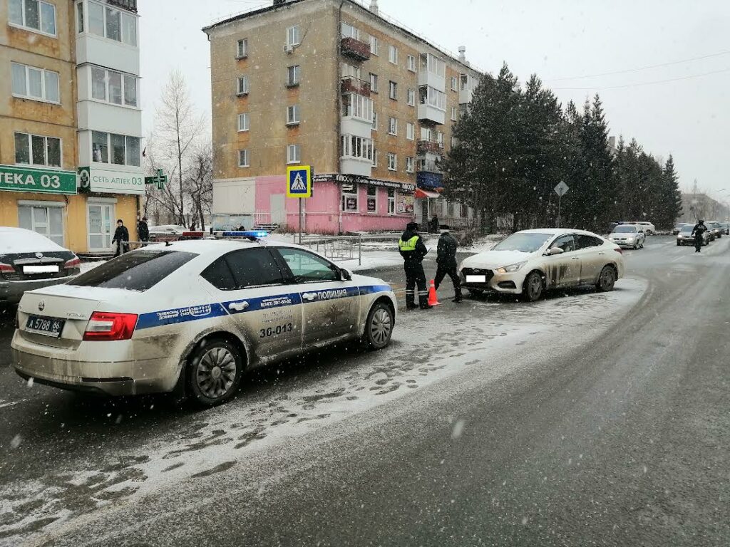 В Нижнем Тагиле следователи разыскивают свидетелей ДТП, в котором автоледи сбила старушку на «зебре»