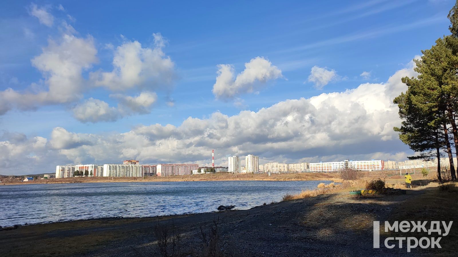 Водохранилища нижнего тагила. Городской пруд Учалы. Маяк в Нижнем Тагиле на берегу пруда. Пруды, озера, реки Екатеринбург. Город Нижний Тагил пруд.