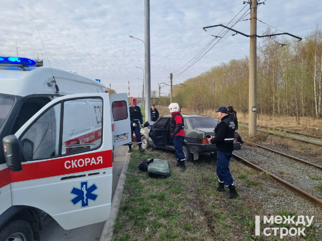 В Нижнем Тагиле пьяный водитель на ВАЗ-21099 врезался в столб