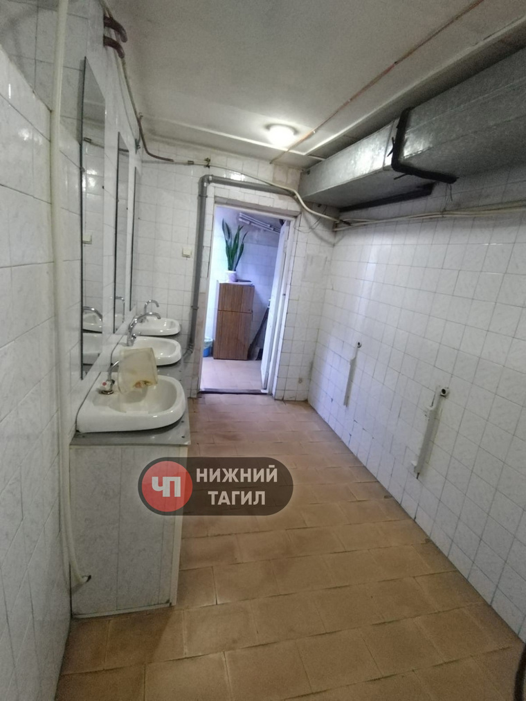 По словам местных в торговом центре всего один туалет Фото: сообщество «ЧП Нижний Тагил» в соцсети «ВКонтакте»