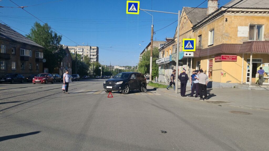 В Нижнем Тагиле пьяный водитель устроил аварию и попытался скрыться (фото)