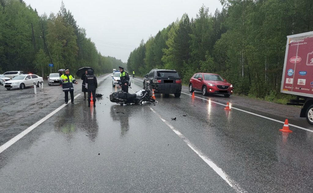 На Серовском тракте байкер влетел в BMW