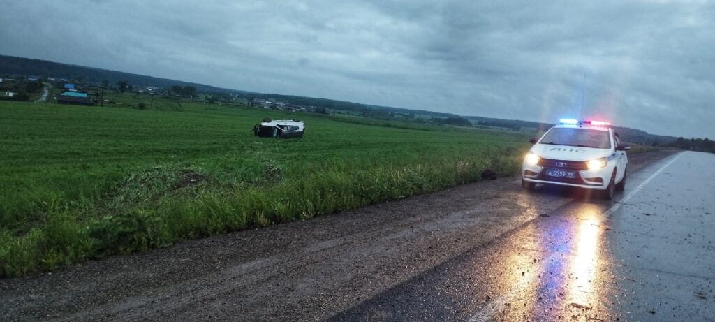 Водителя выбросило из автомобиля: смертельная авария на трассе Николо-Павловское - Алапаевск (фото)