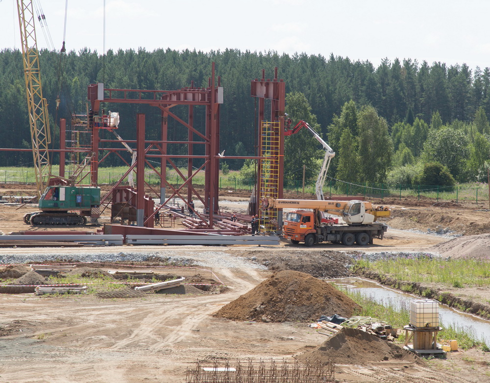 На площадке мусоросортировочного комплекса начался монтаж металлоконструкций для основного производственного корпуса