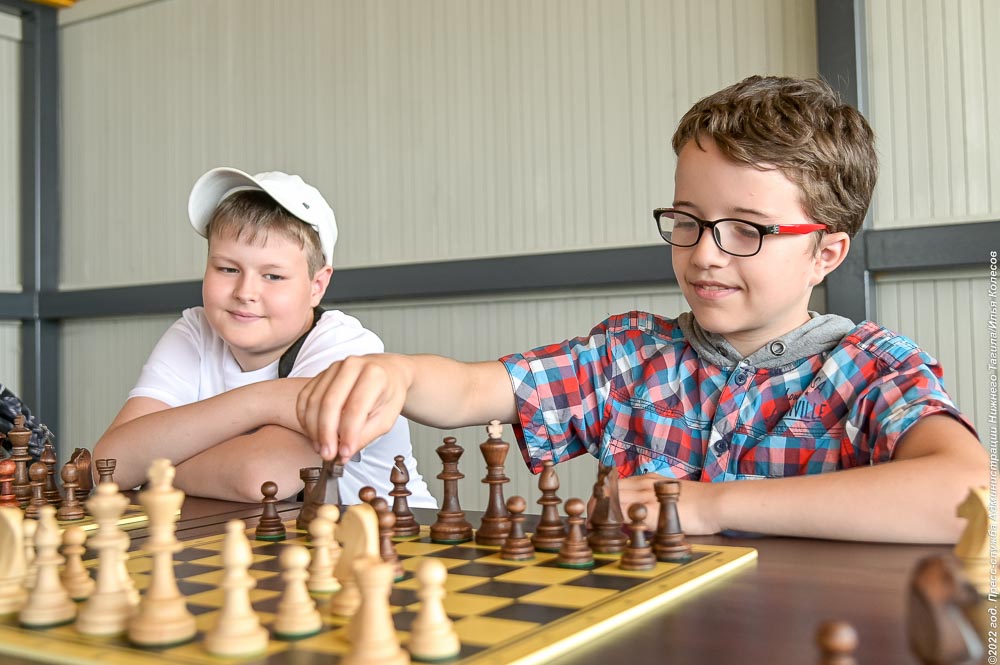 Тагильчанам подарили новую спортивную площадку для игры в шахматы и шашки