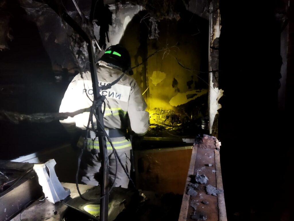 В центре Нижнего Тагила сгорел ресторан Subway