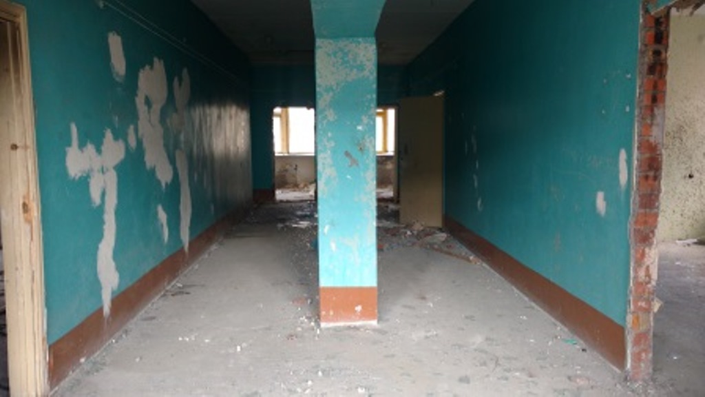 Здание бывшего детского сада в Нижнем Тагиле оказалось никому не нужно (фото)