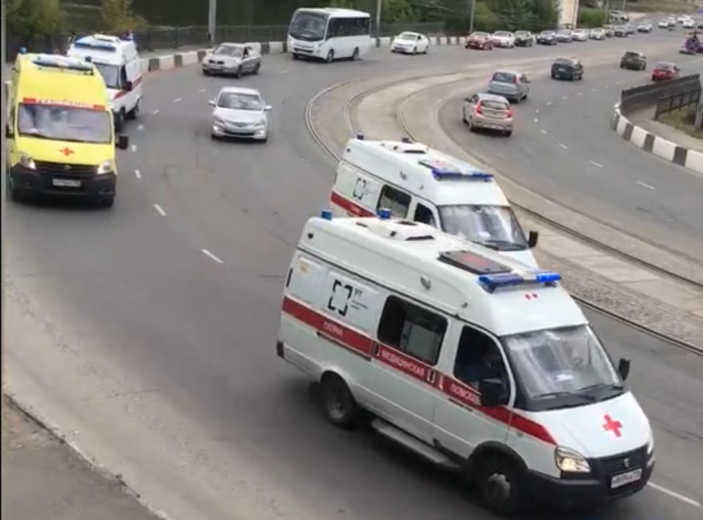 Видео аварии министра здравоохранения. Колонна скорых. Авария в Нижнем Тагиле со скорой. Колонна скорой помощи.