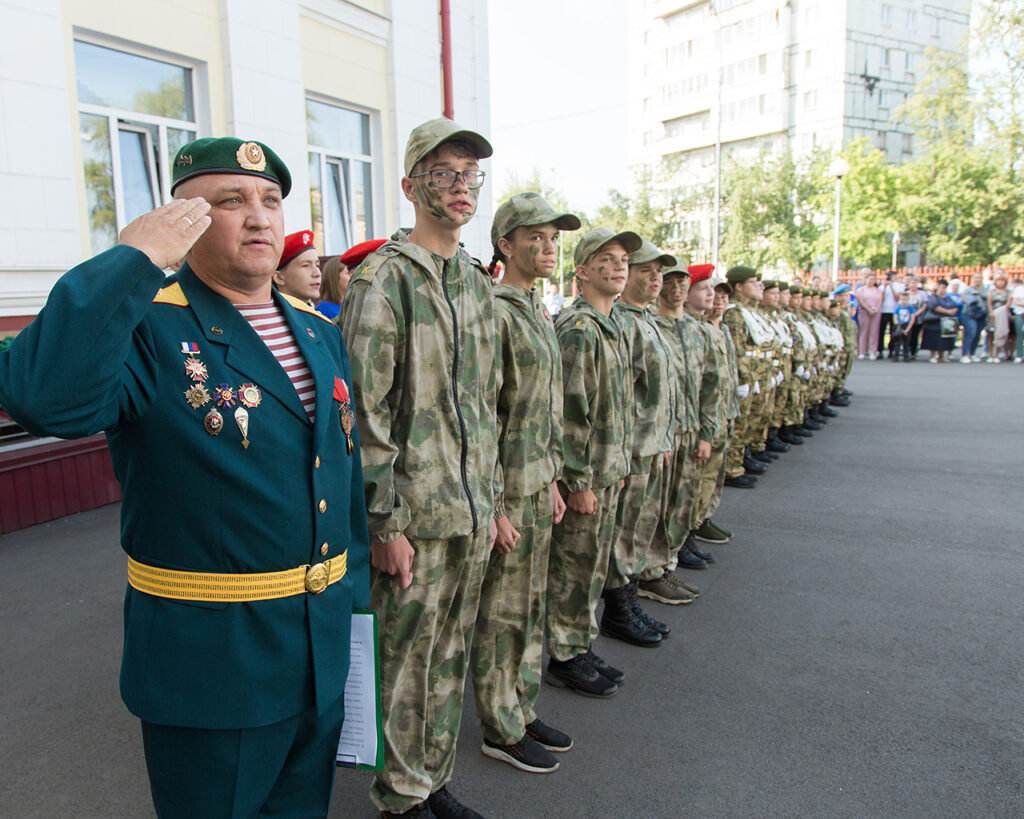 В преддверии нового учебного года в школе № 56 открыли кадетский класс