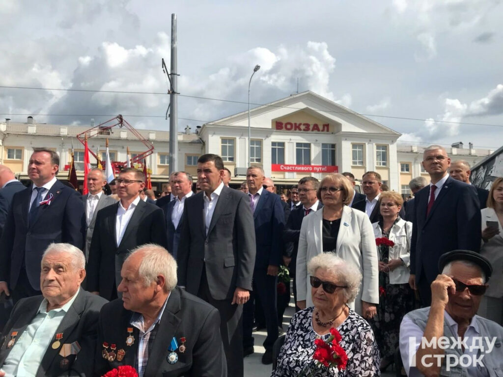 На Привокзальной площади Нижнего Тагила открыли стелу «Город трудовой доблести» 