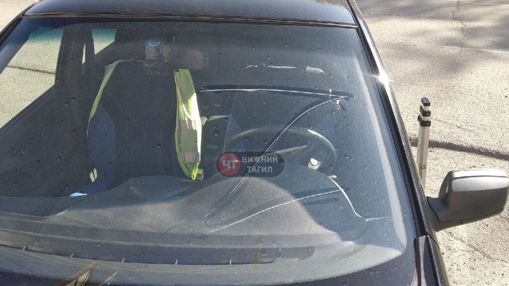 В Нижнем Тагиле портят автомобили с наклейкой Z (фото)